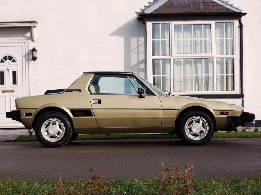 Fiat X1/9 1978 года  (UK) (фото 2 из 3)